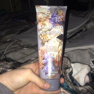 Almond Blossom Ultra Shea Body Cream